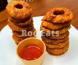 Rispy Onion Rings With Ketchup