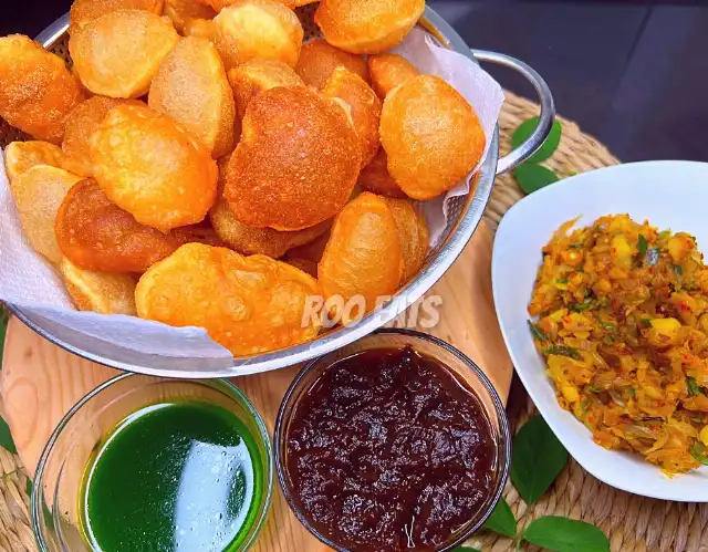 Pani Puri With Potato Masala And Tamarind Chutney And Mint Chutney