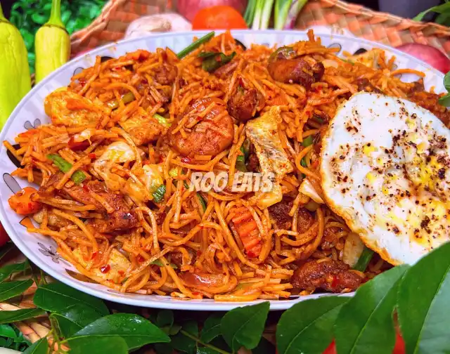 Mee Goreng Noodles With Fried Omelette